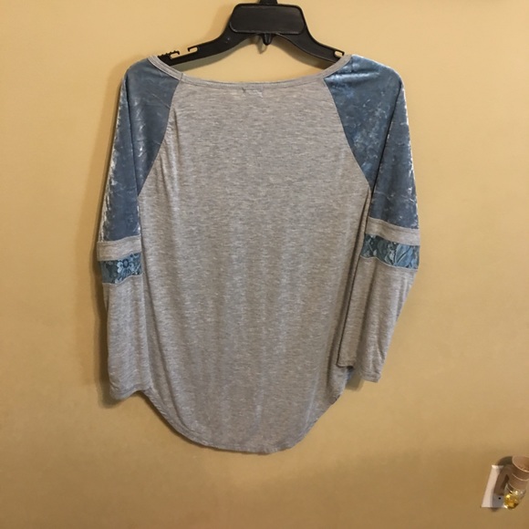 Velvet shoulder top - Picture 3 of 3